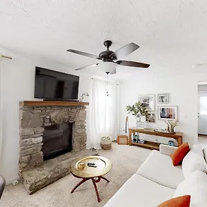 https://charming-east-escape.nashville-hotels.org